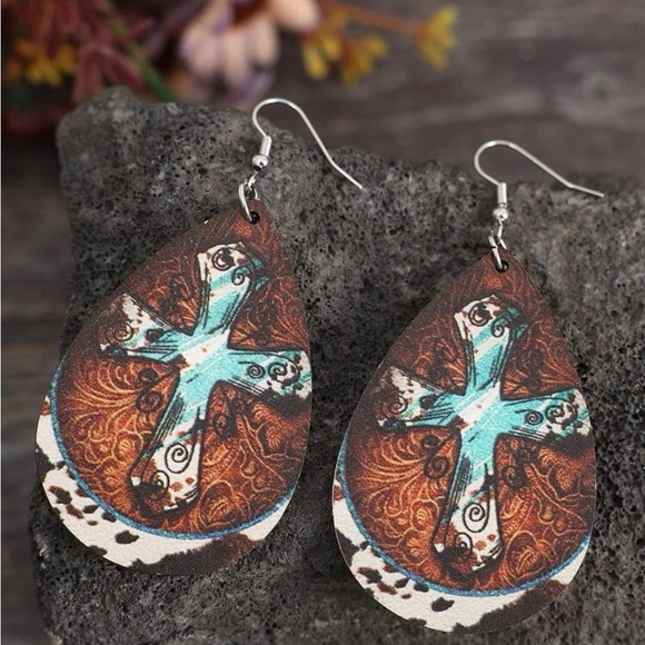 New country Wooden Cross Pattern Earrings - Picture 2 of 4